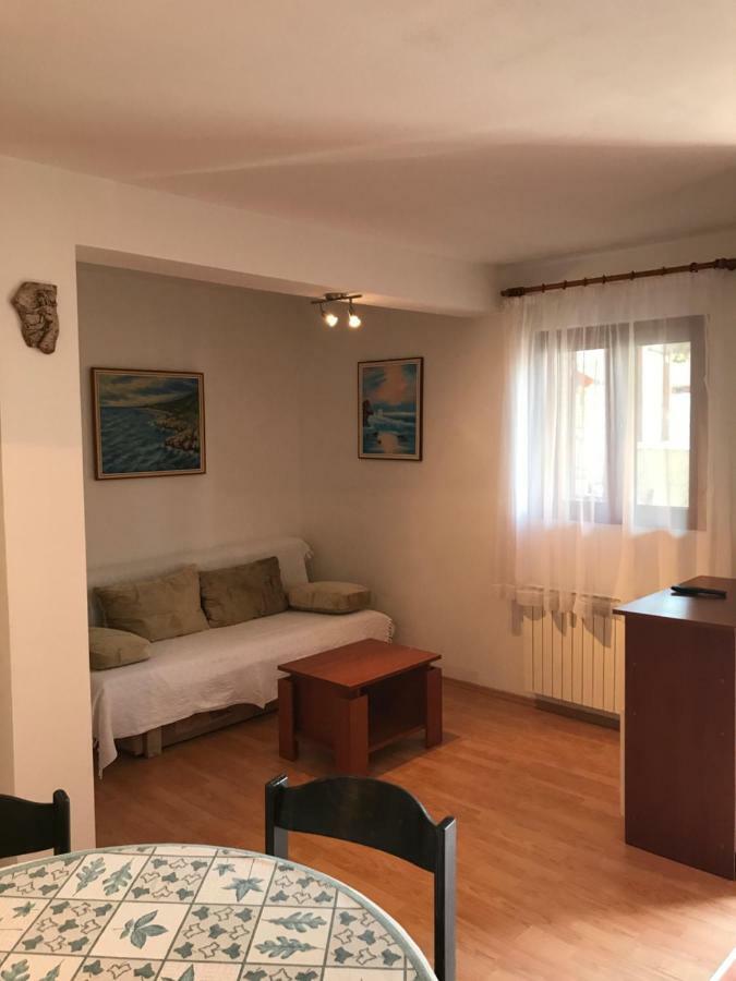 Apartment Pulic 라브 외부 사진