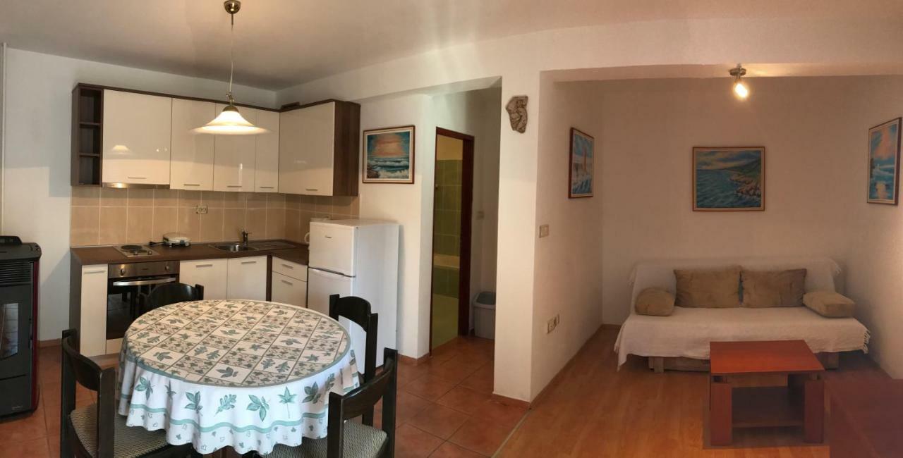 Apartment Pulic 라브 외부 사진